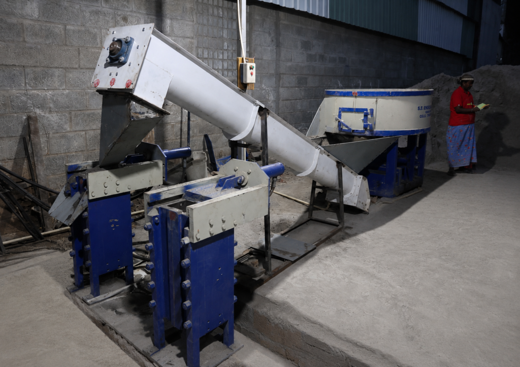 Interlock Brick Machine Manual With Screw Conveyor - SB Engineering Salem