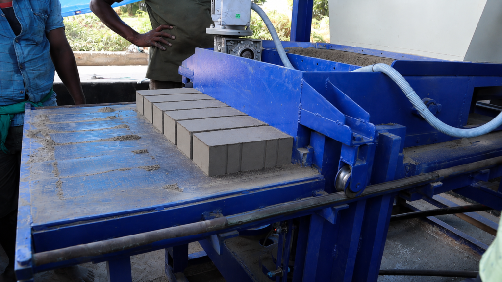 6 Cavity Fly Ash Brick Machine Fully Automatic Manufacturer in Salem - SB Engineering