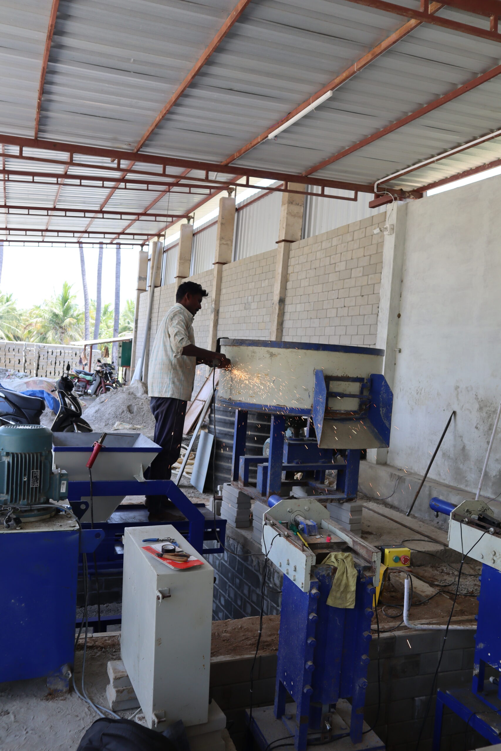4 Cavity Fly Ash Brick & Interlock Brick Machine Attached Fully Automatic Manufacturer in Salem - SB Engineering